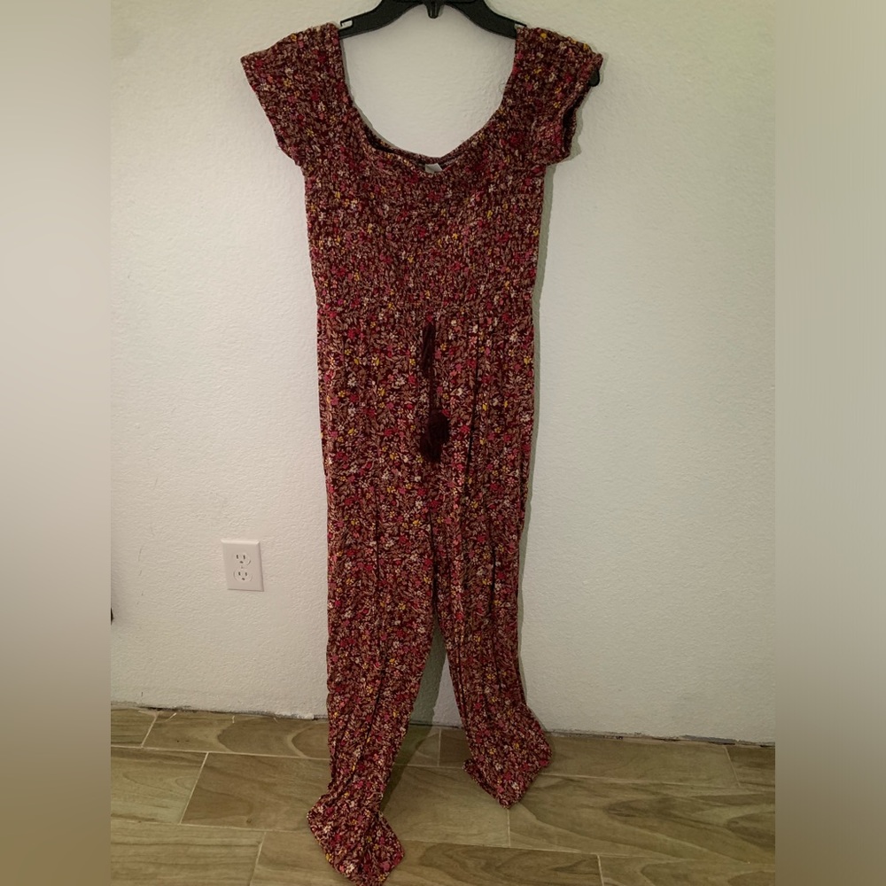 This is a Medium Women’s Romper shoulder less flowery